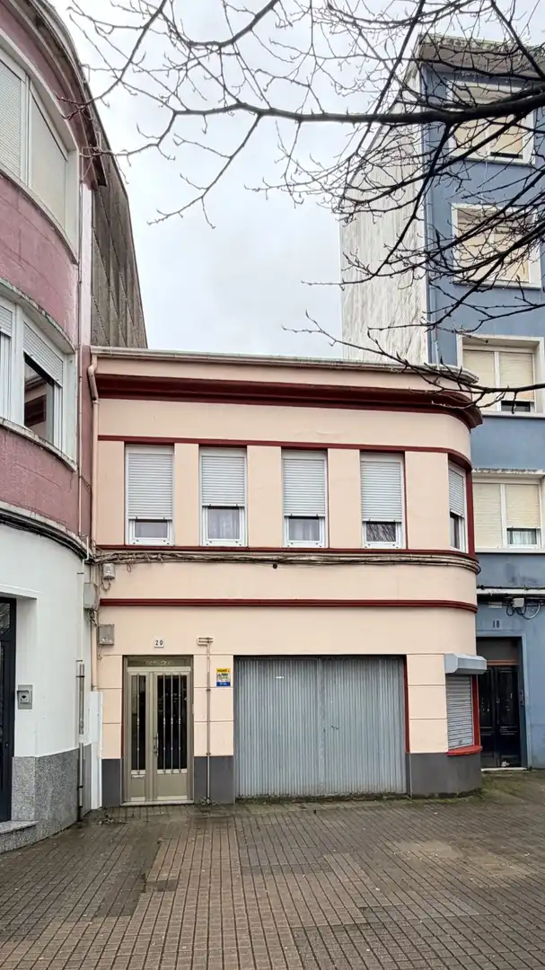 Außenansicht von Einfamilien-Reihenhaus zum Verkauf in Ferrol mit Heizung, Abstellraum und Alarm