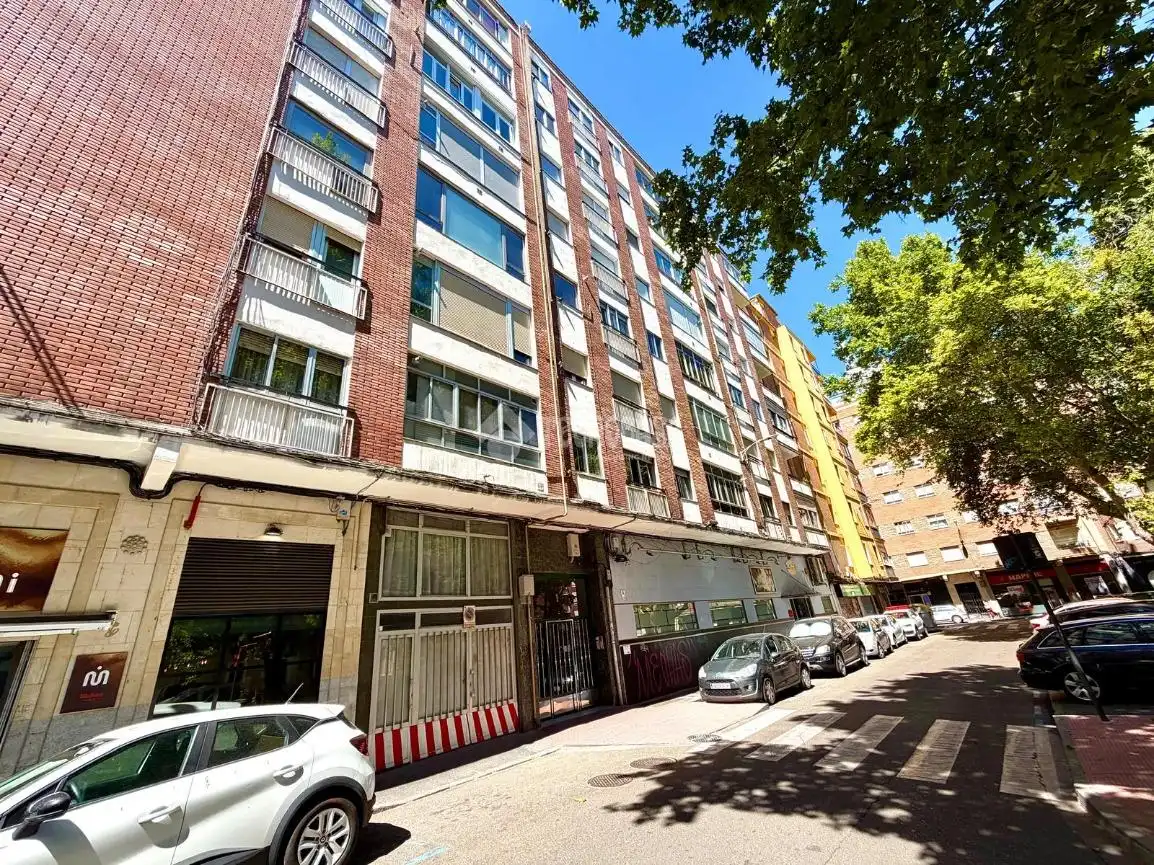 Vista exterior de Pis en venda en Valladolid amb Calefacció, Parquet i Terrassa
