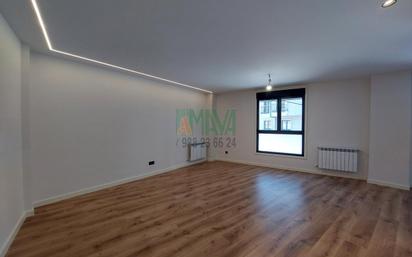 Sala d'estar de Pis en venda en Ourense Capital  amb Calefacció i Traster