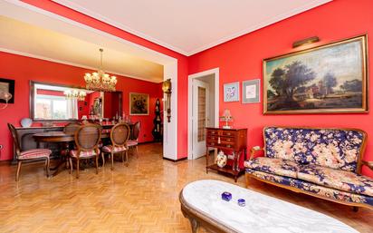 Living room of Flat for sale in  Madrid Capital  with Heating, Private garden and Terrace