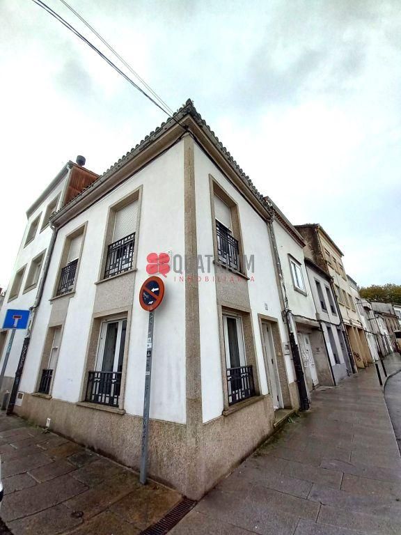 Vista exterior de Casa o xalet en venda en Santiago de Compostela  amb Calefacció i Jardí privat