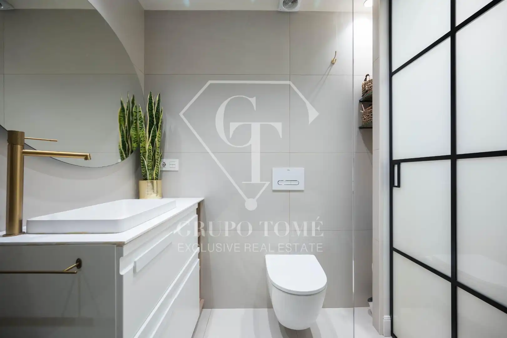 Baño de Piso en venta en Donostia - San Sebastián  con Calefacción y Balcón