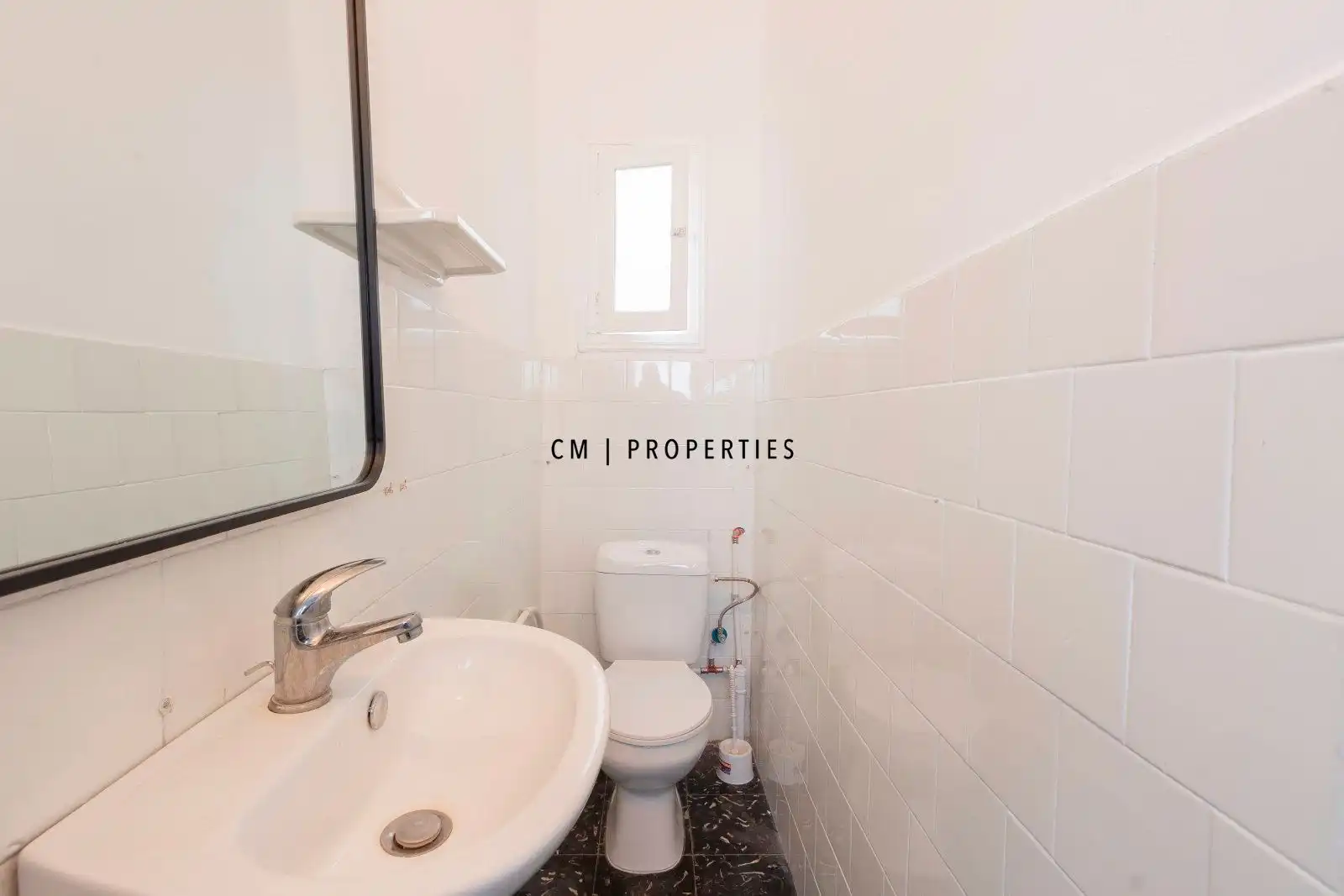Bathroom of Office for rent in Valencia  with Air Conditioner, Heating and Furnished