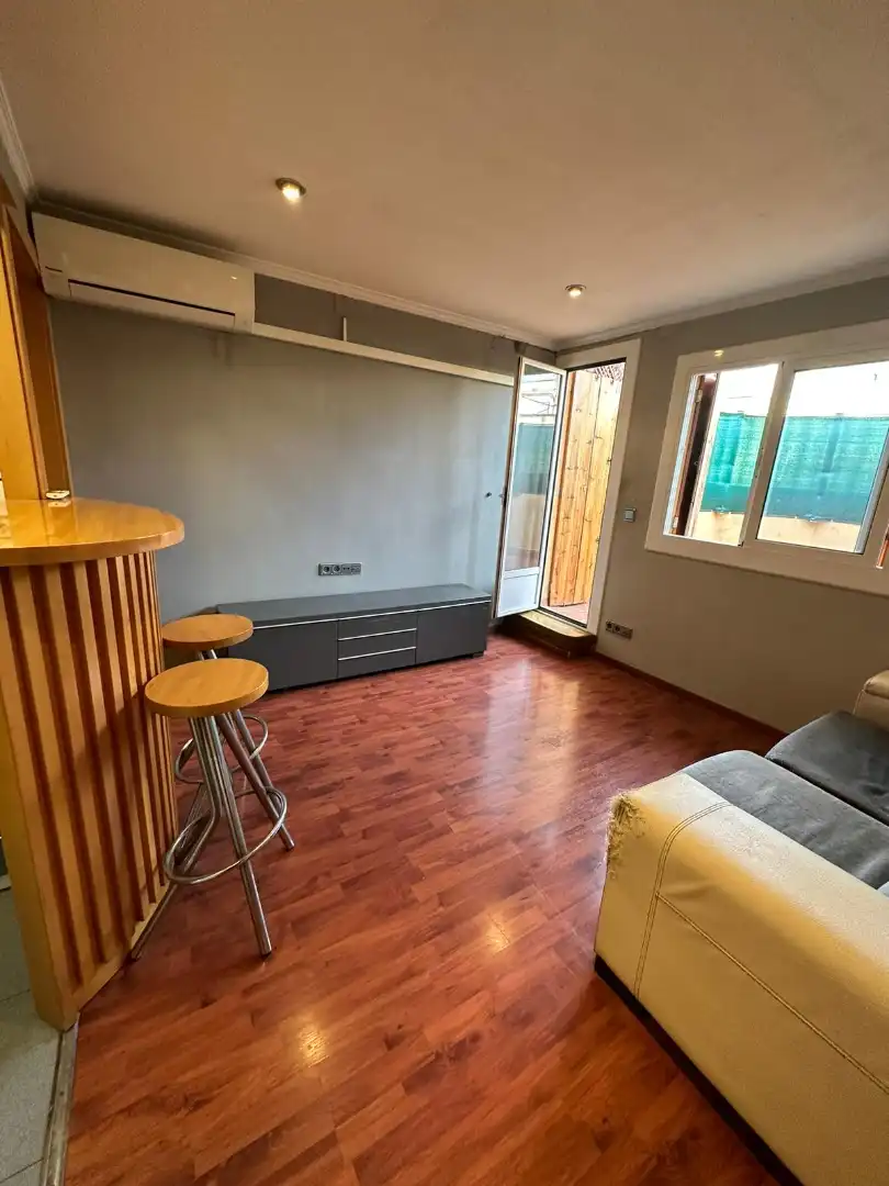 Living room of Attic for sale in L'Hospitalet de Llobregat  with Air Conditioner, Heating and Parquet flooring