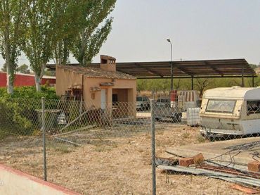 Terrain rustique à vendre à Calle Ramon y Cajal 40