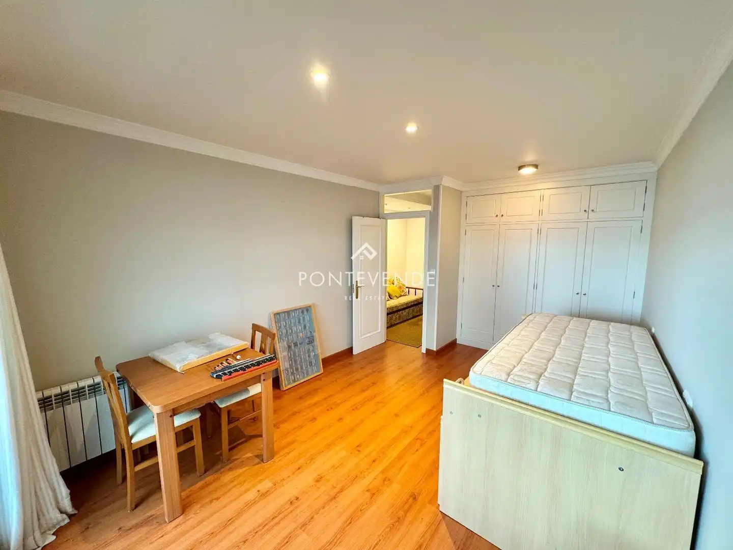Schlafzimmer von Maisonette zum Verkauf in Bueu mit Klimaanlage, Heizung und Terrasse