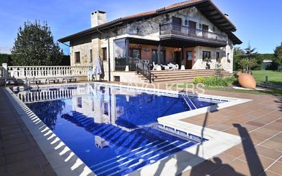 Swimming pool of House or chalet for sale in Santa Cruz de Bezana  with Heating, Private garden and Terrace