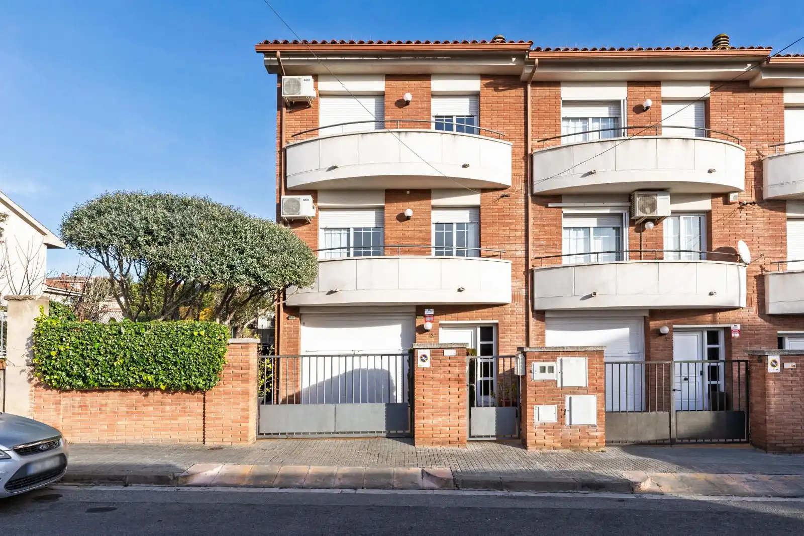 Vista exterior de Casa adosada en venta en Parets del Vallès con Aire acondicionado, Calefacción y Trastero