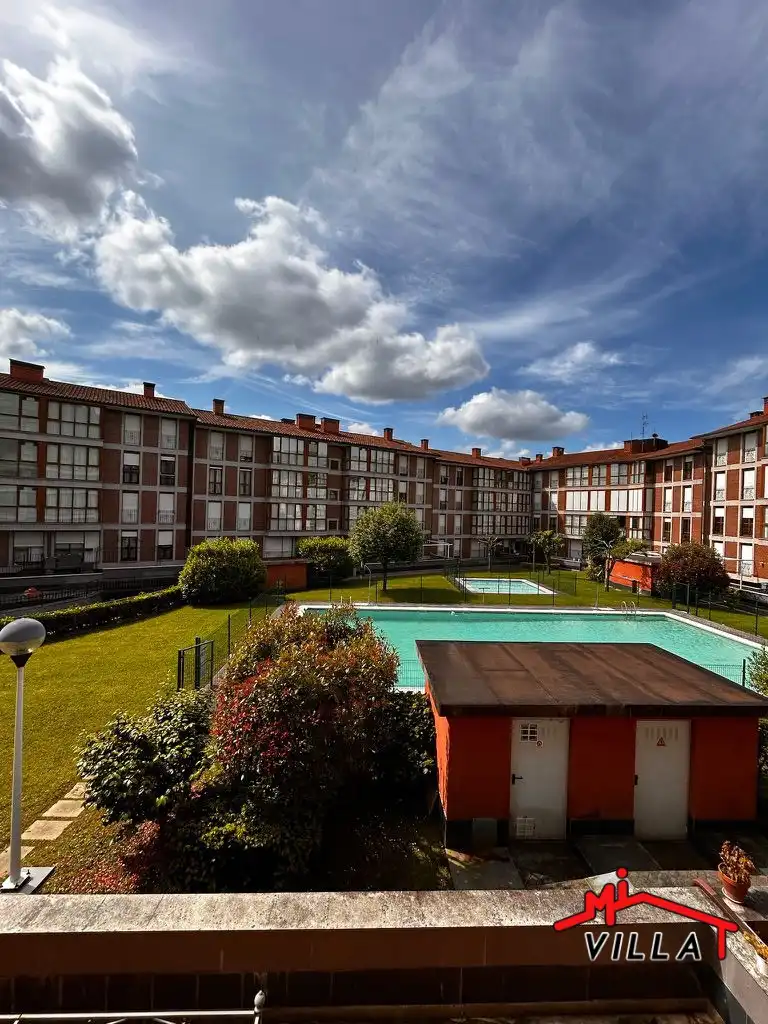 Vista exterior de Piso en venta en Voto con Calefacción, Trastero y Amueblado