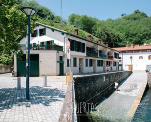 Vista exterior de Casa adosada en venda en Pasaia amb Calefacció, Jardí privat i Parquet