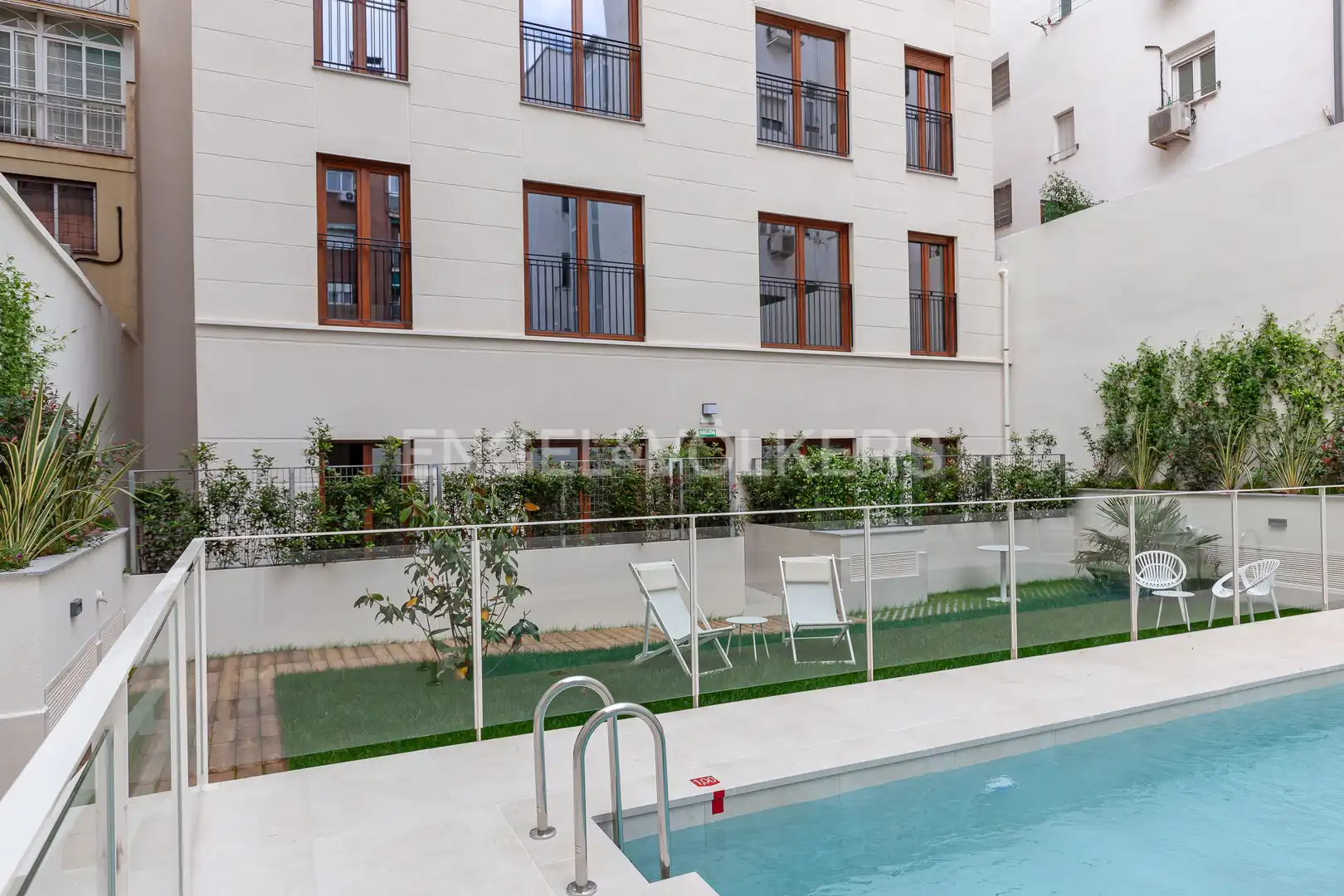 Piscina de Piso de alquiler en Madrid con Aire acondicionado, Calefacción y Jardín privado