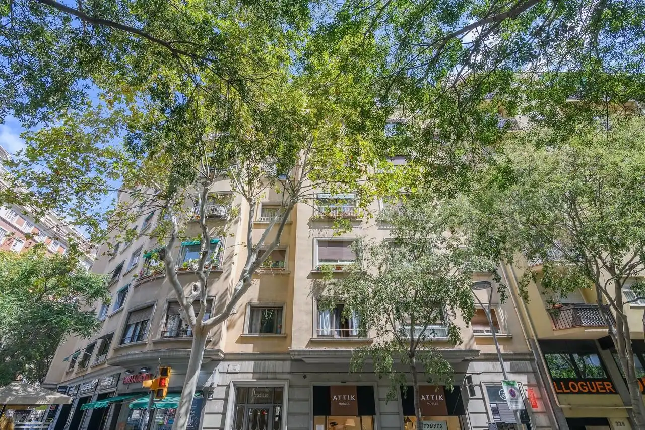 Außenansicht von Wohnung zum Verkauf in Barcelona mit Klimaanlage, Parkett und Möbliert