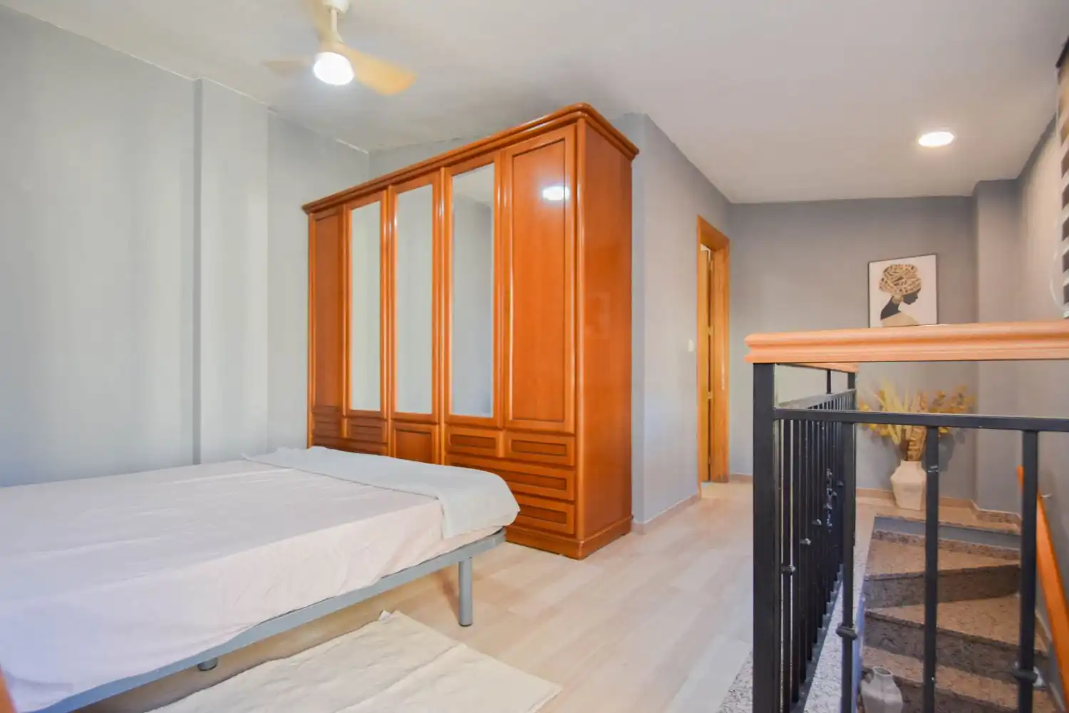 Habitación de Dúplex en venta en Cúllar Vega con Terraza, Trastero y Amueblado