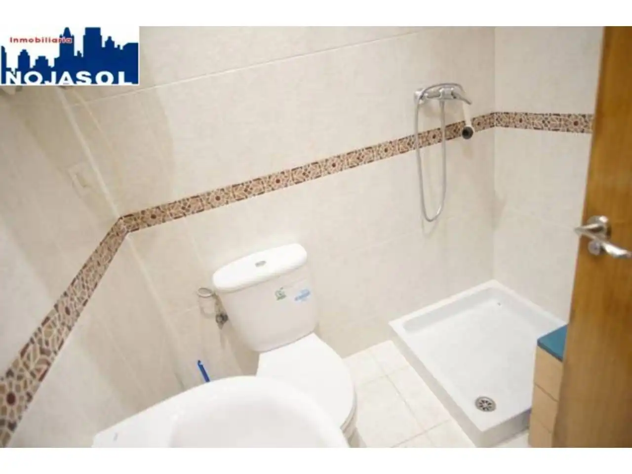 Badezimmer von Büro zum Verkauf in Bareyo