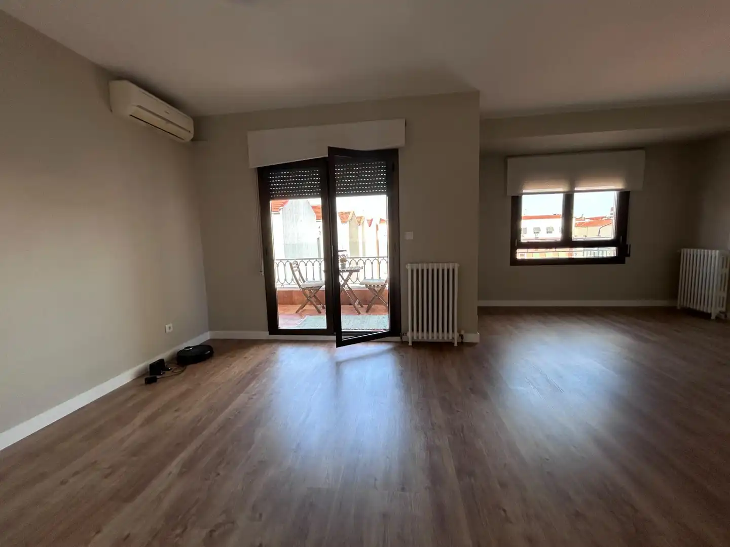 Living room of Flat for rent in Madrid  with Air Conditioner, Heating and Terrace