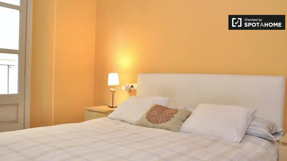 Habitació a Sant Pere, Sta. Caterina i la Ribera