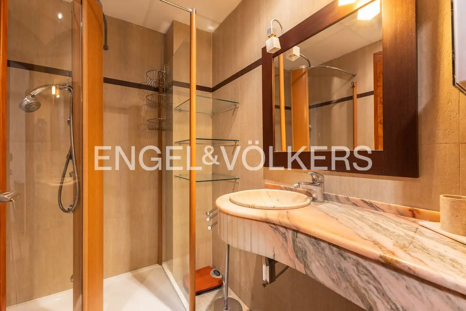 Badezimmer von Maisonette zur Miete in Valencia mit Klimaanlage, Heizung und Parkett