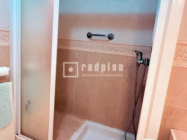 Bany de Edifici en venda en Madrid