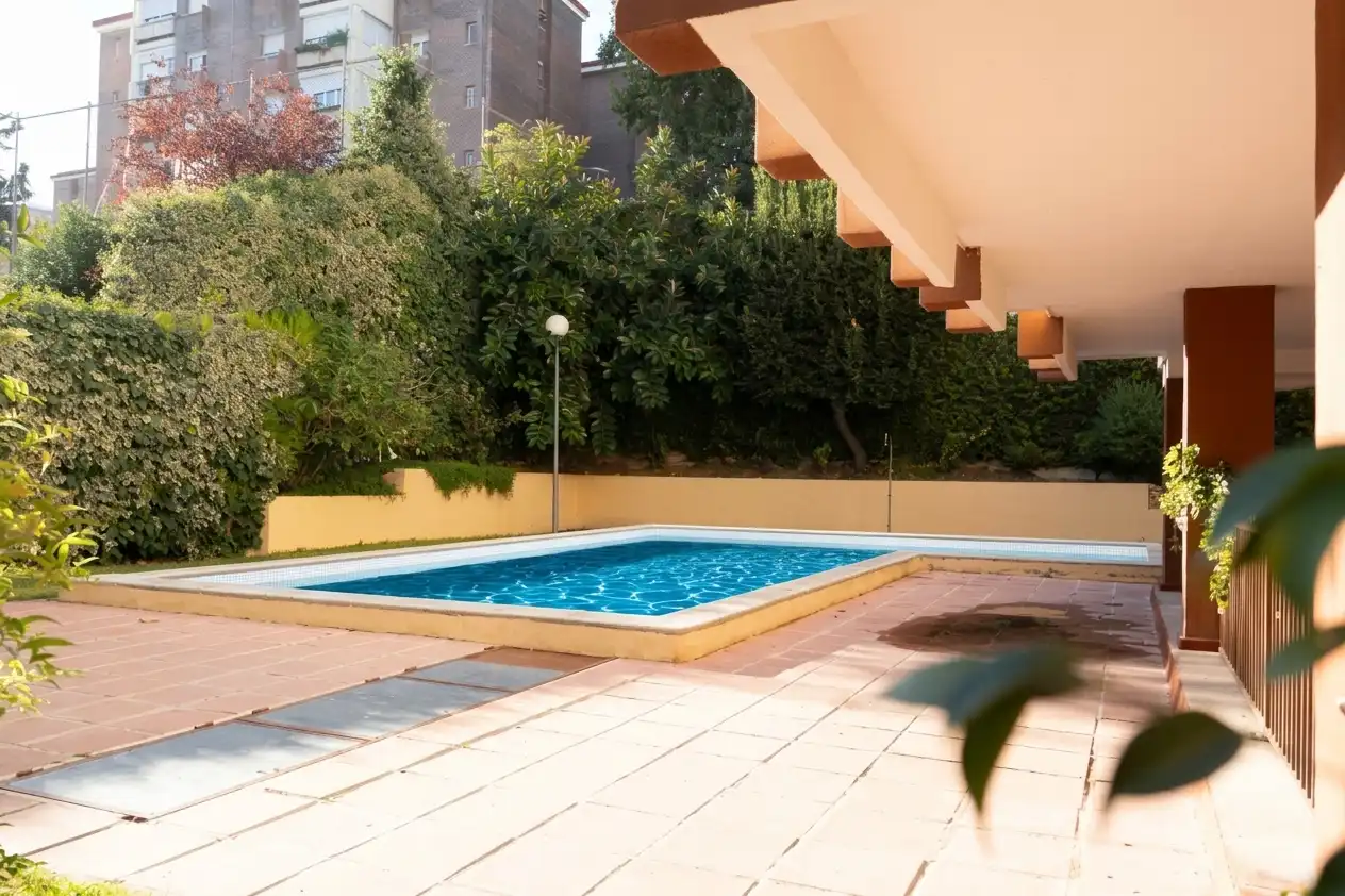 Schwimmbecken von Wohnung zum Verkauf in Jaén mit Klimaanlage, Heizung und Privatgarten