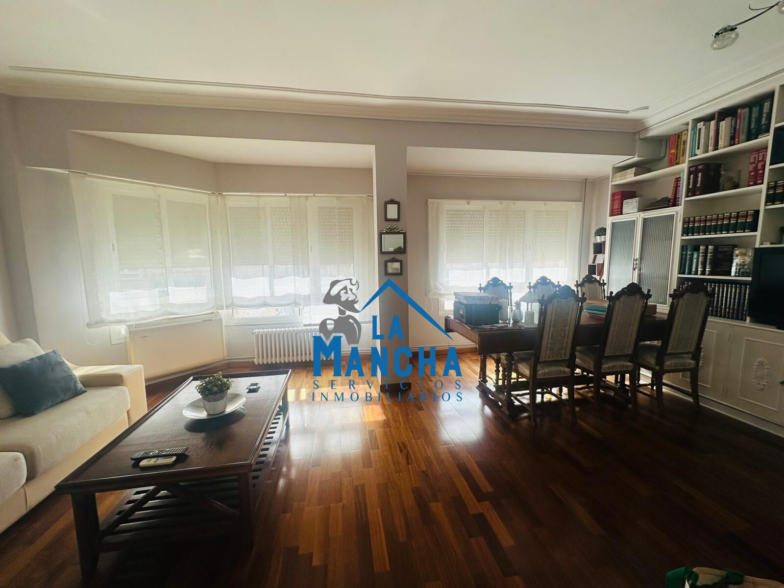 Living room of Flat for sale in  Albacete Capital  with Air Conditioner, Heating and Furnished