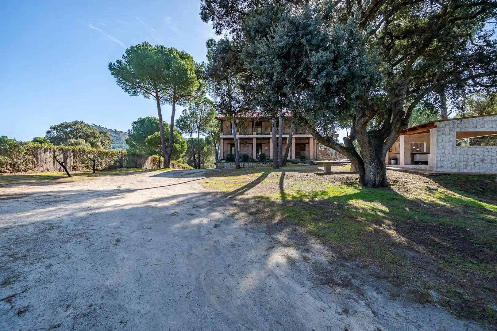 Vista exterior de Finca rústica en venda en El Tiemblo  amb Calefacció, Jardí privat i Terrassa