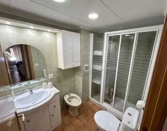 Bathroom of Flat for sale in Valencia  with Air Conditioner, Heating and Terrace