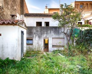 Vista exterior de Casa adosada en venda en Darnius amb Balcó