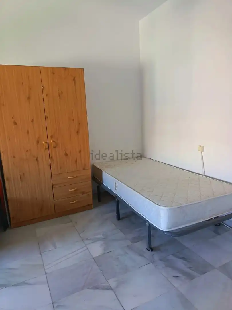 Habitación de Piso de alquiler en Granada con Calefacción, Amueblado y Lavadora