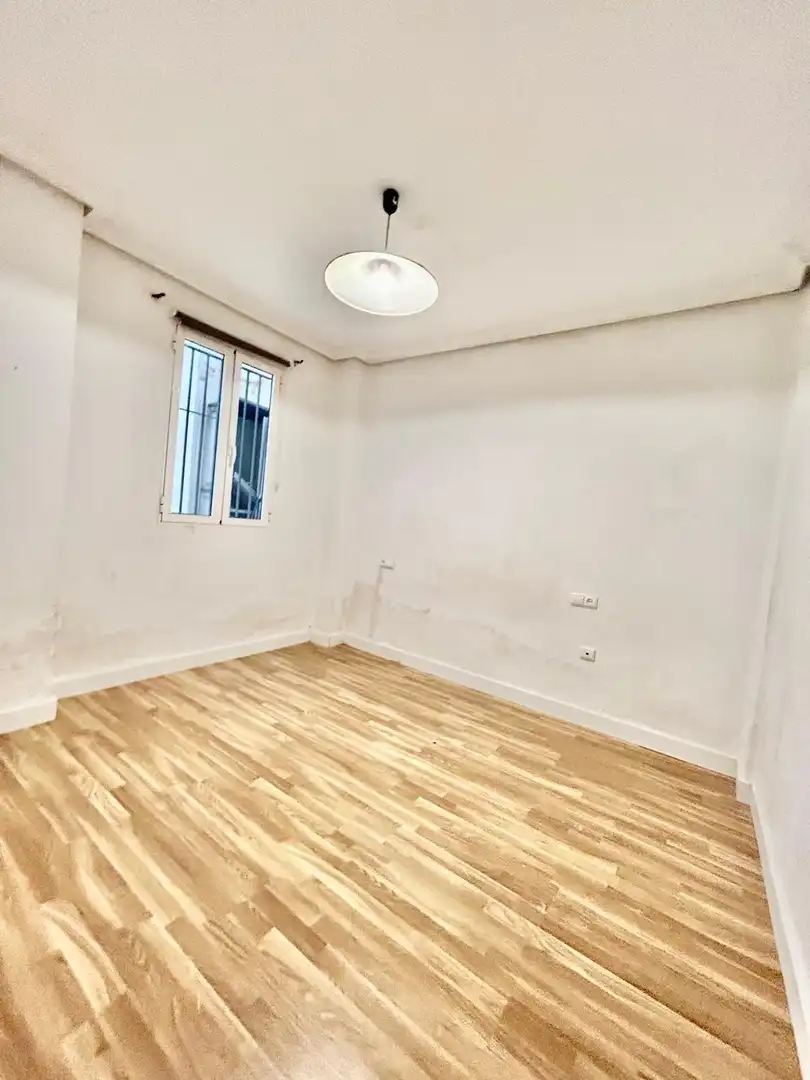 Dormitori de Planta baixa en venda en Valencia