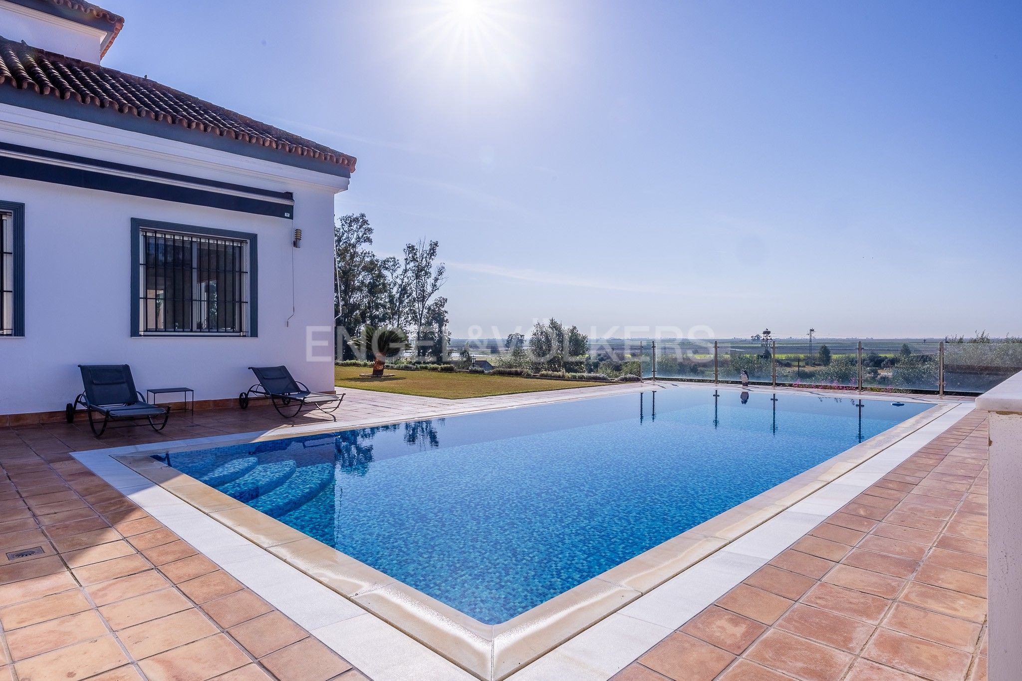 Swimming pool of Country house for sale in La Puebla del Río  with Air Conditioner, Heating and Private garden