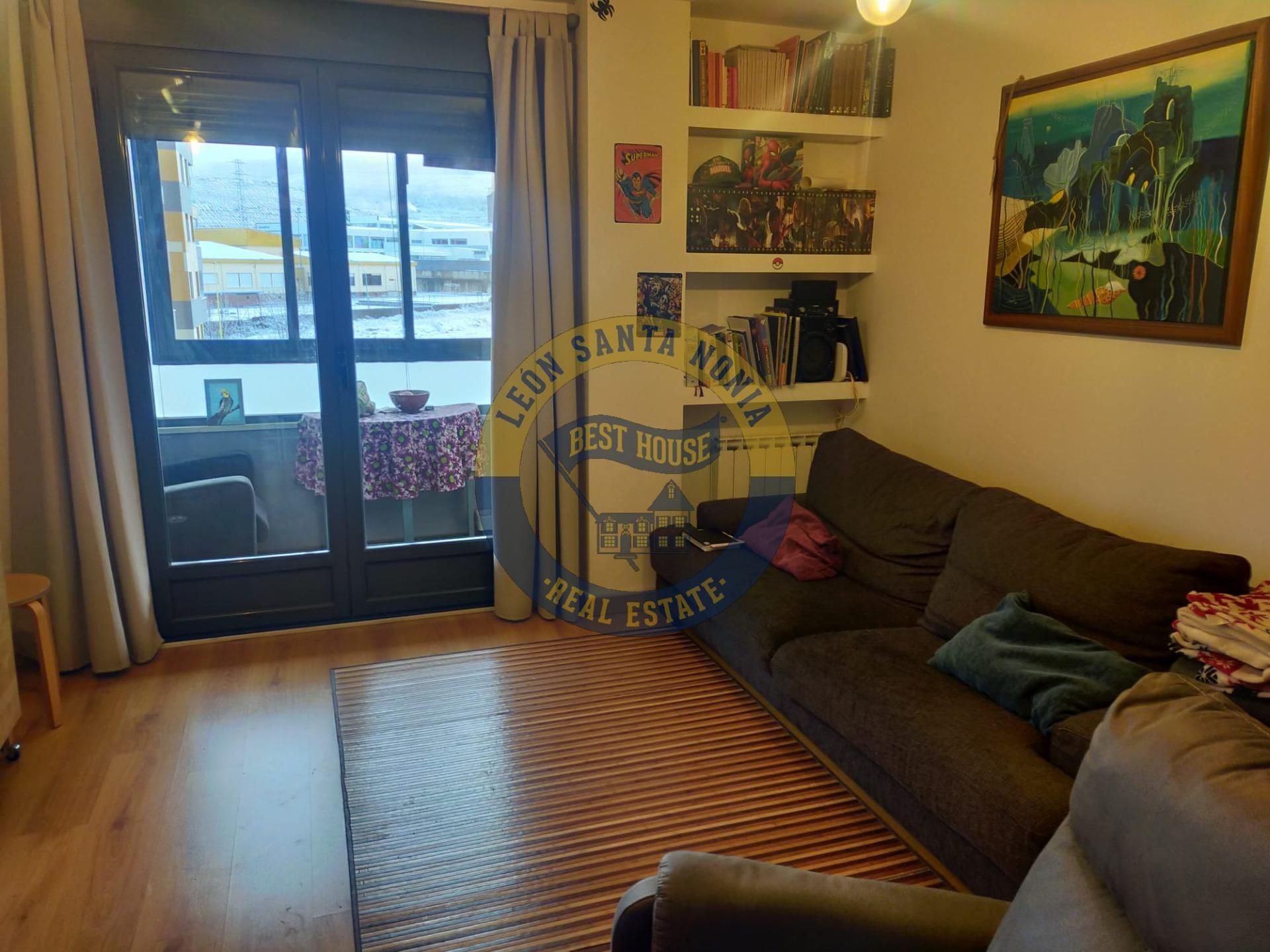 Sala de estar de Apartamento en venta en León Capital  con Calefacción, Trastero y Amueblado