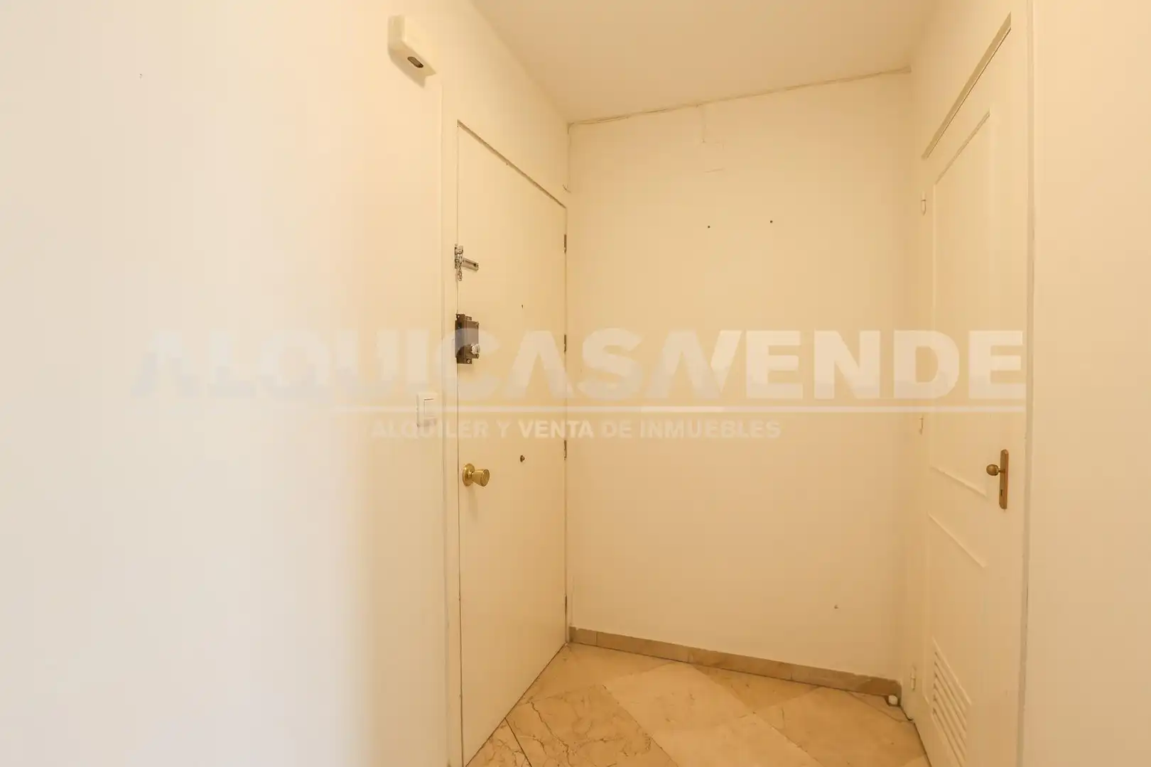 Piso en venta en Sevilla con Aire acondicionado, Calefacción y Jardín privado