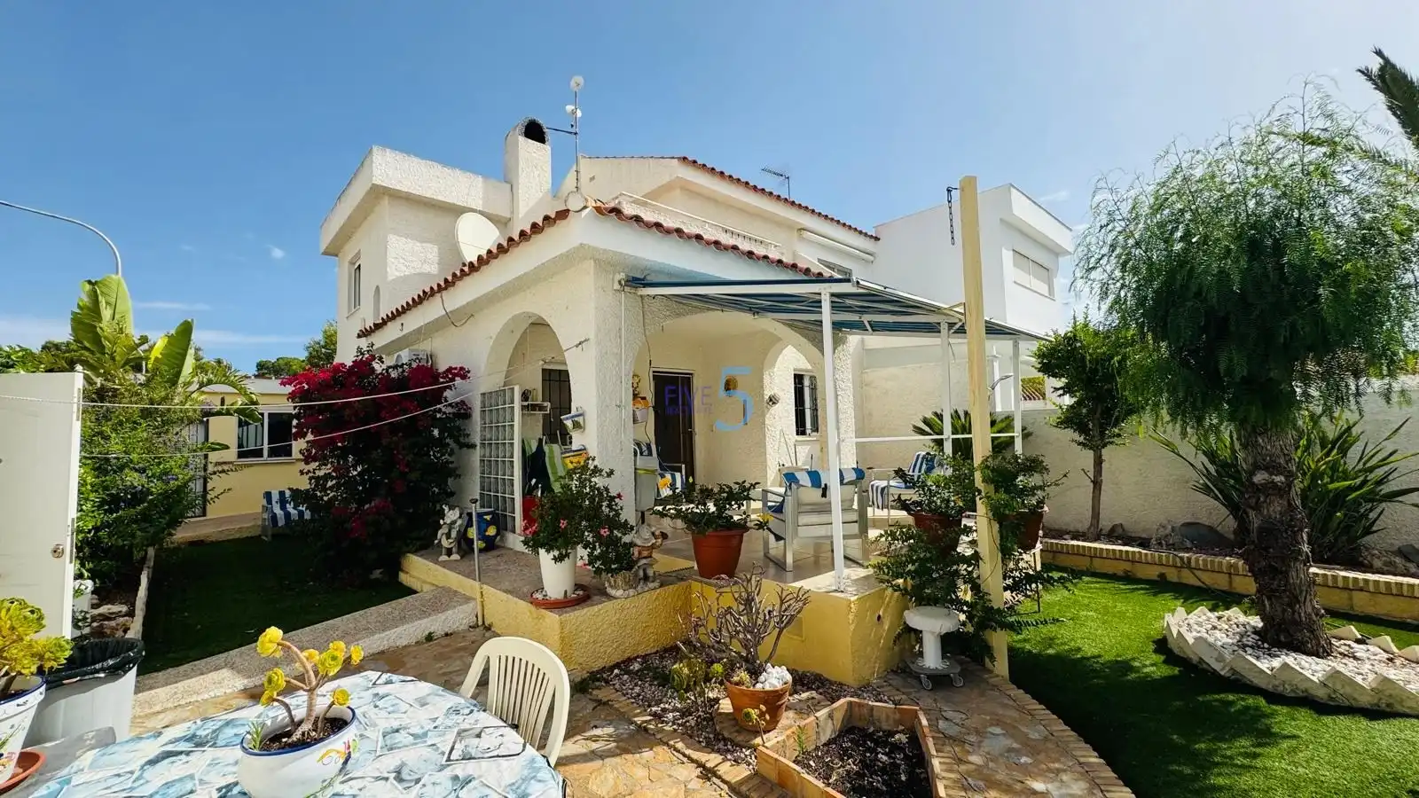 Jardí de Casa o xalet en venda en Orihuela amb Aire condicionat, Terrassa i Traster