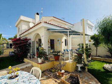 Casa con balcón en venta en Orihuela Costa