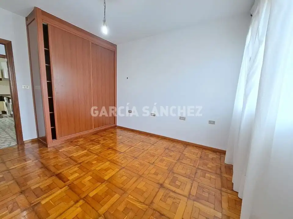 Schlafzimmer von Wohnung zum Verkauf in Boiro