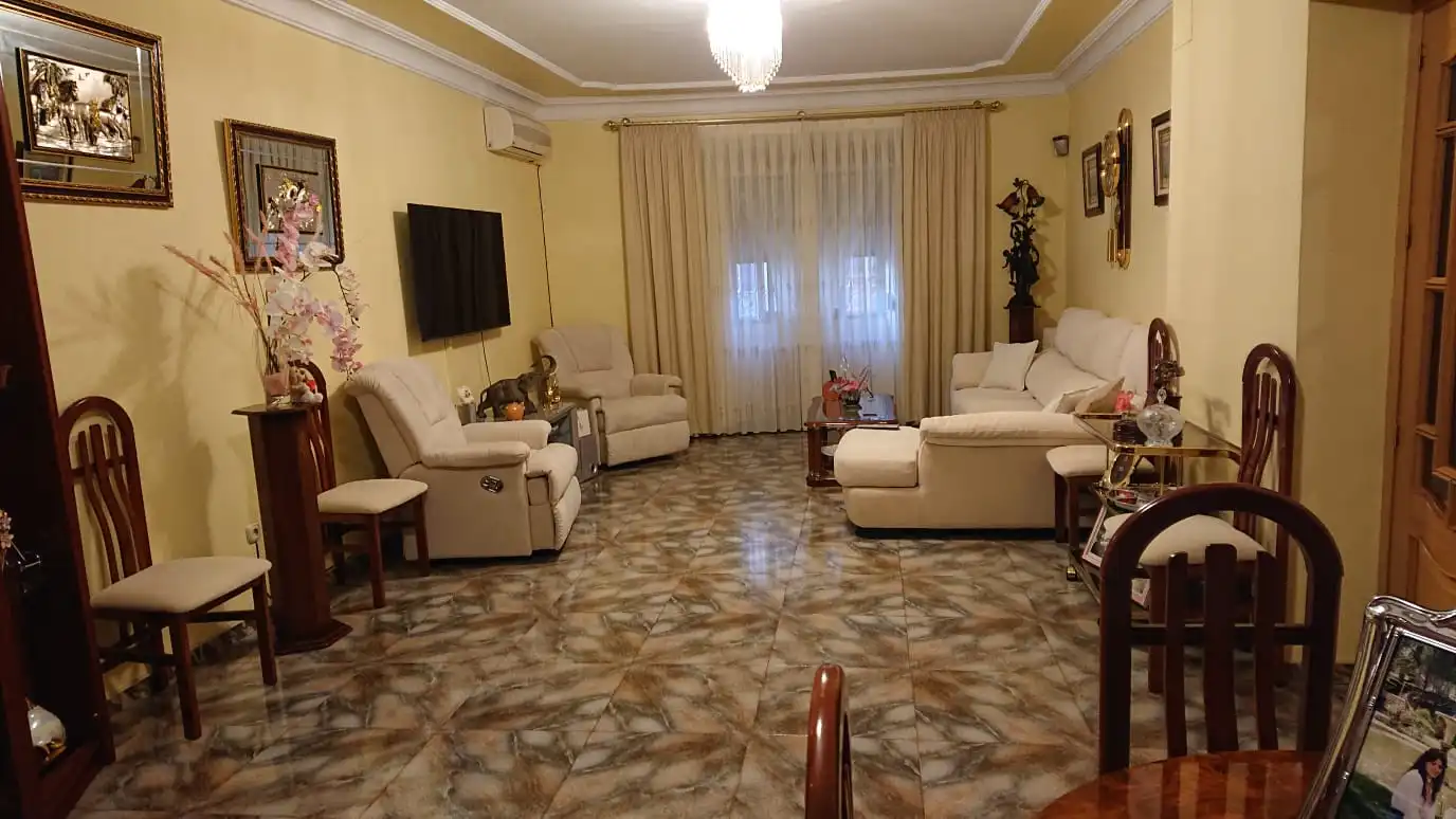 Casa rústica amb terrassa en venda a Tomelloso