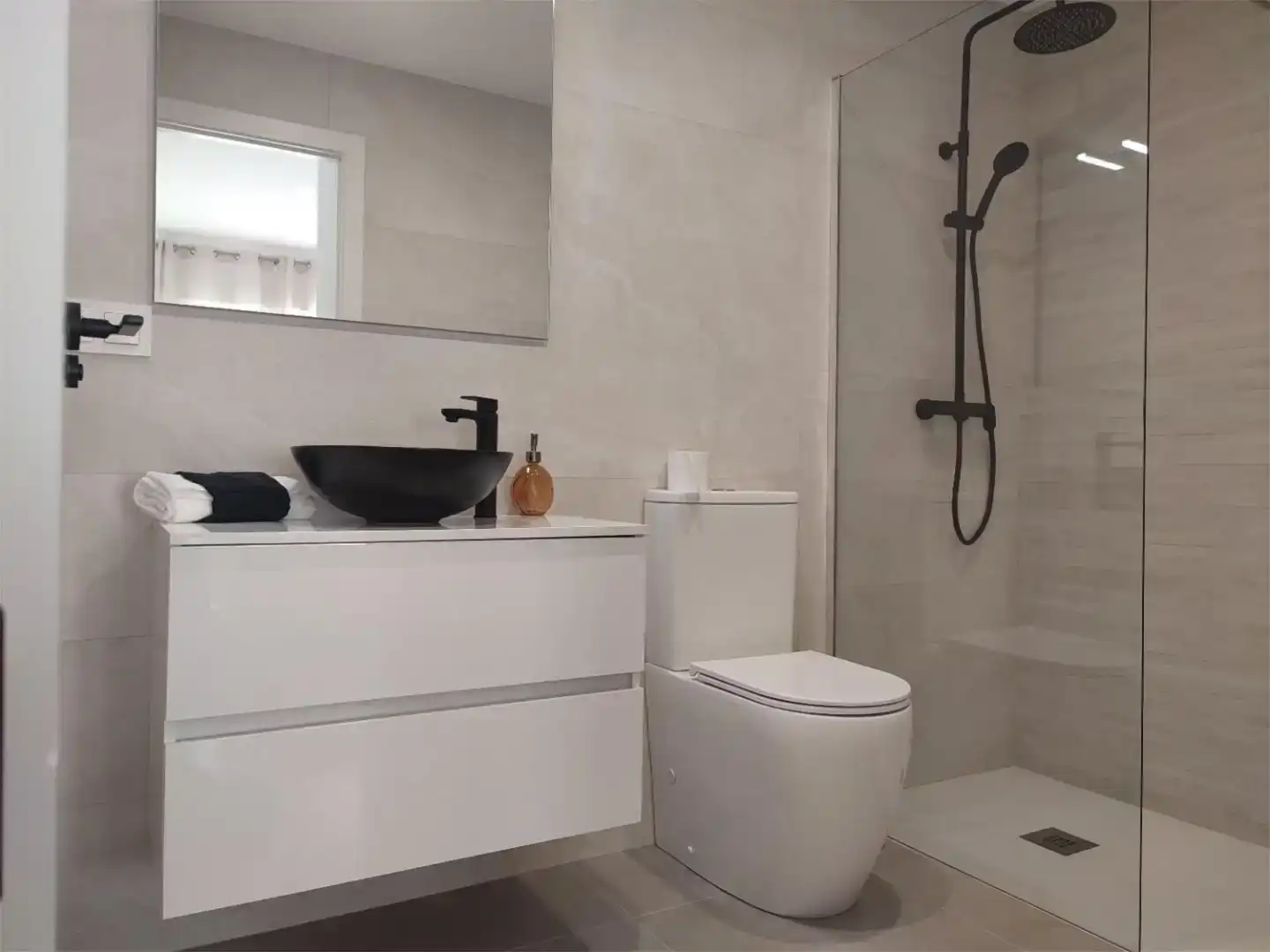 Badezimmer von Erdgeschoss zum Verkauf in Torre-Pacheco mit Klimaanlage, Privatgarten und Schwimmbad