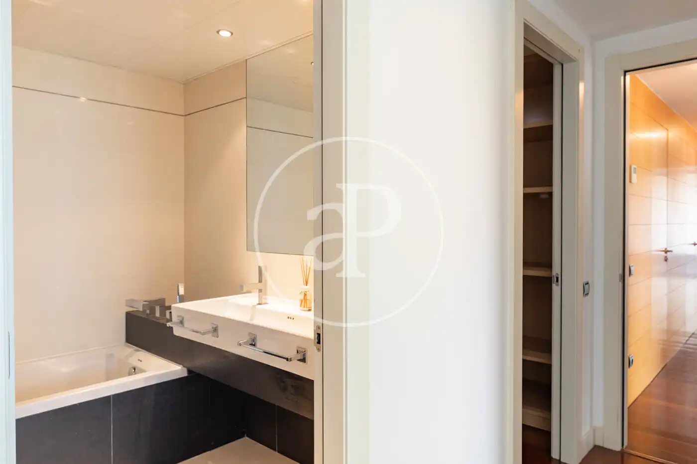 Baño de Piso en venta en Barcelona con Aire acondicionado, Calefacción y Terraza