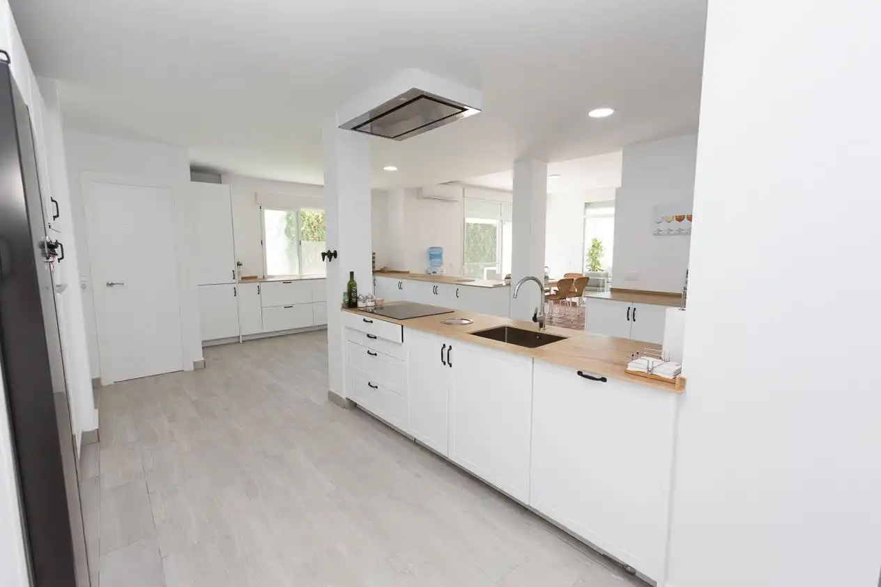 Cocina de Casa o chalet de alquiler en Sanlúcar de Barrameda con Aire acondicionado, Jardín privado y Terraza