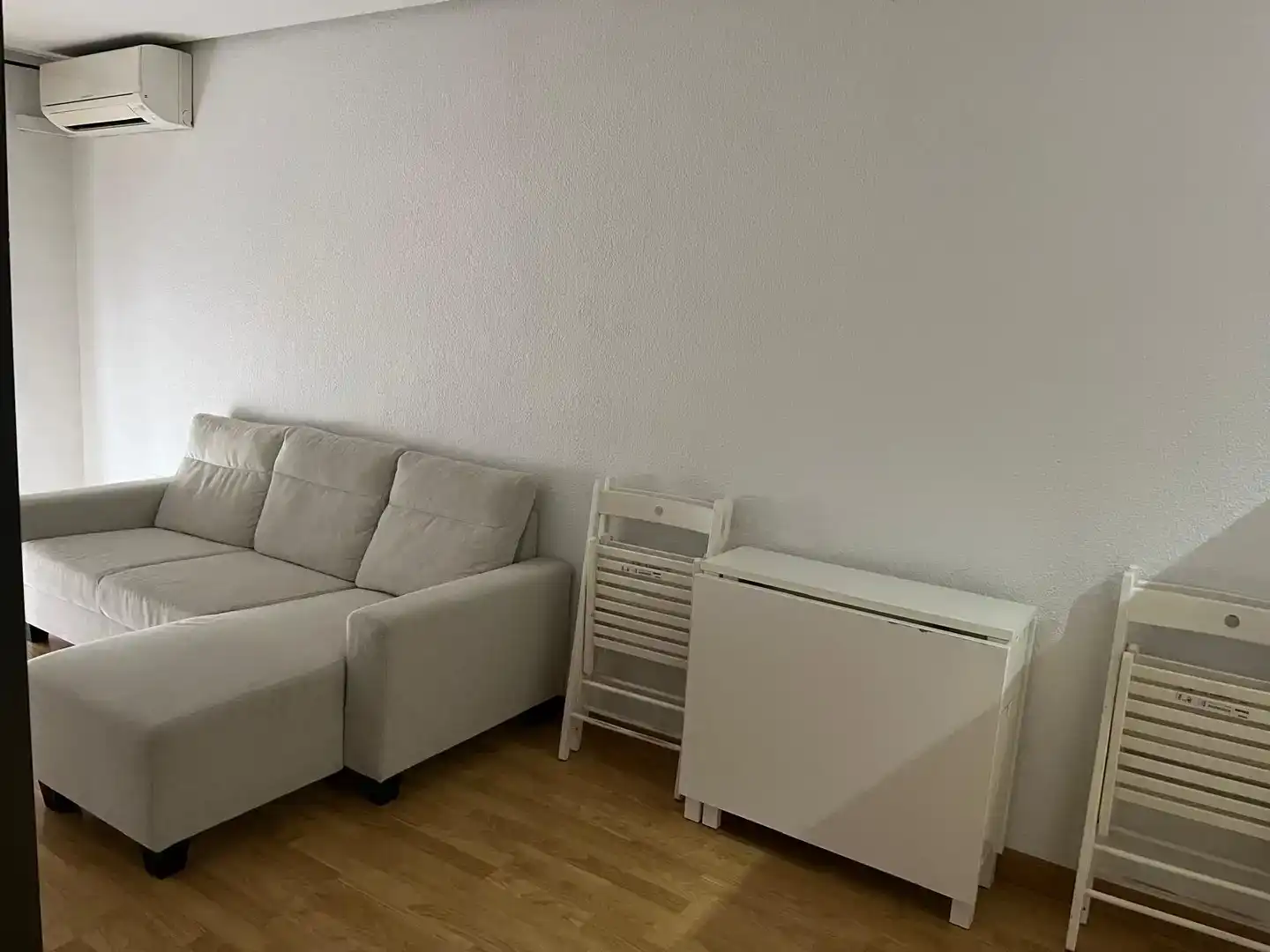 Sala d'estar de Pis per a compartir en Madrid amb Aire condicionat, Parquet i Balcó