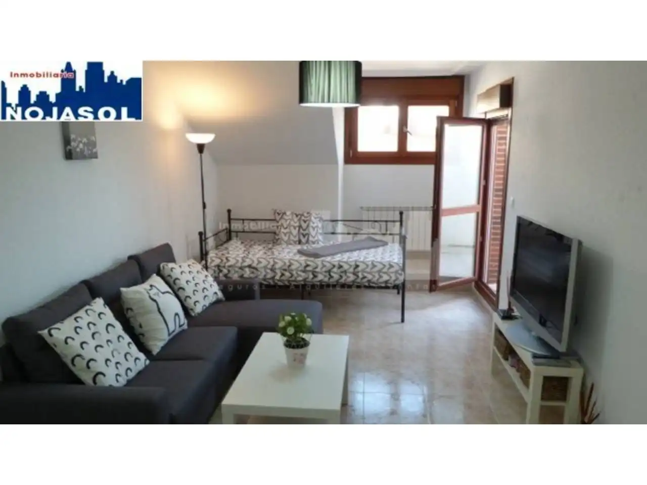 Sala d'estar de Àtic de lloguer en Noja amb Calefacció, Terrassa i Moblat