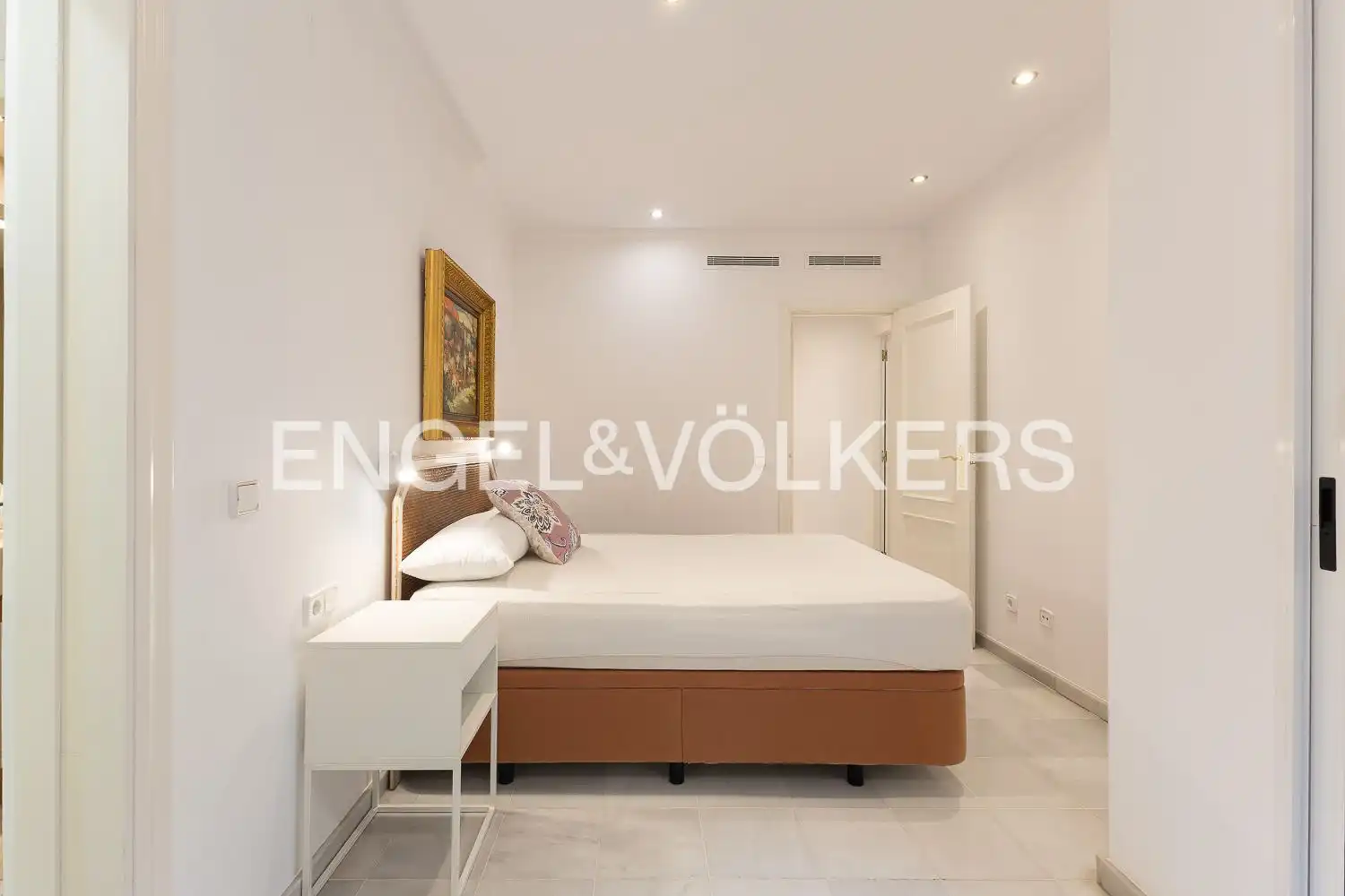 Habitación de Piso de alquiler en Valencia con Aire acondicionado, Calefacción y Amueblado