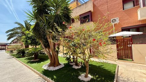 Foto 2 de Piso de alquiler en Avenida de Abril - 9 de Octubre, Sagunto / Sagunt