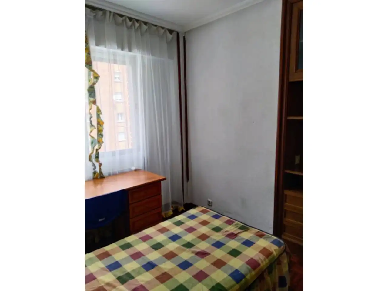 Bedroom of Flat for rent in Burgos  with Heating, Parquet flooring and Furnished