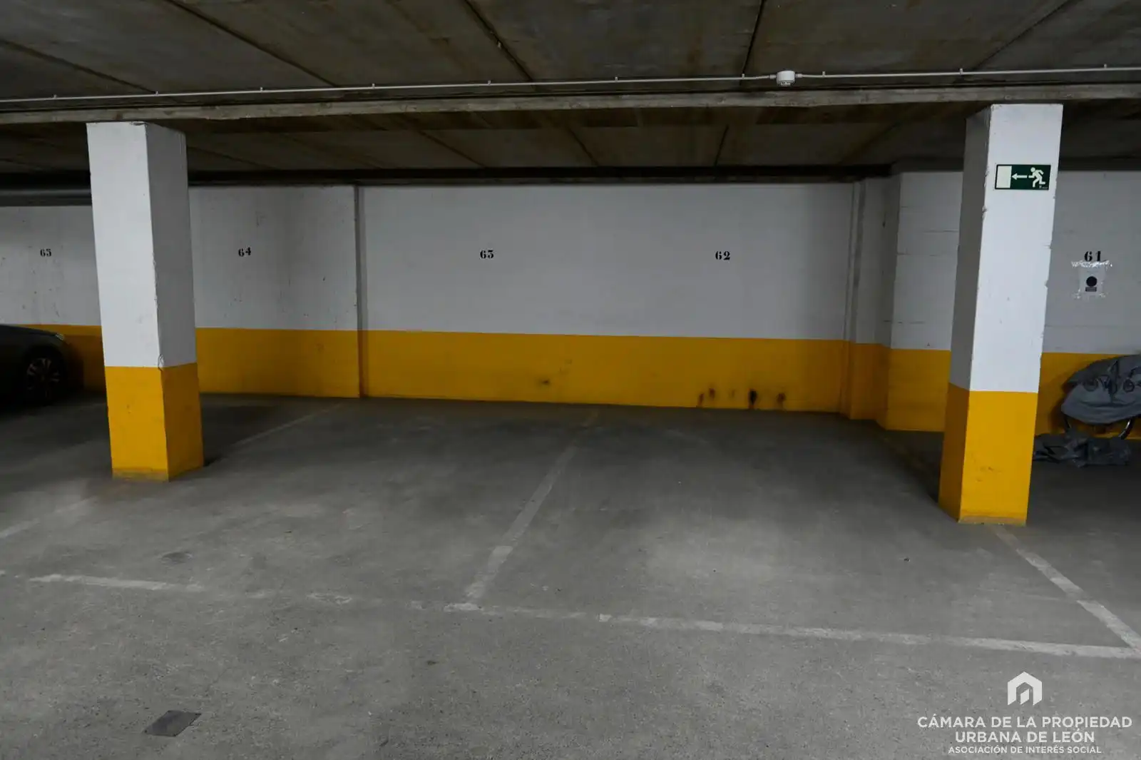 Parking de Piso de alquiler en León Capital  con Calefacción, Terraza y Amueblado