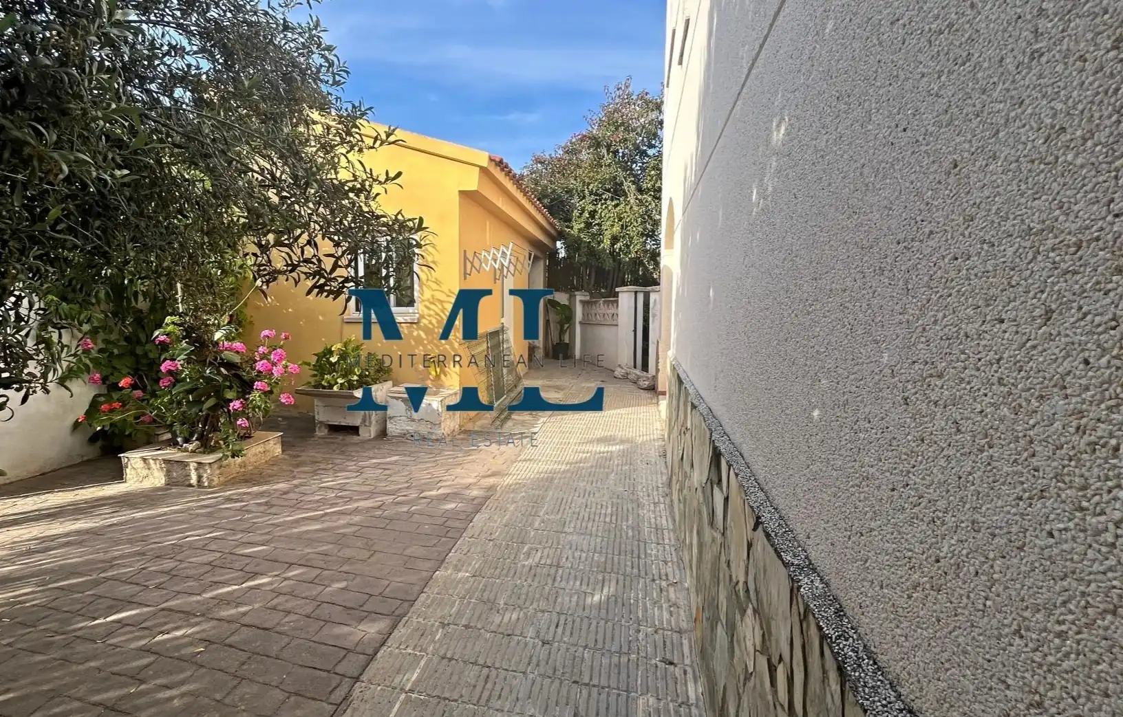Vista exterior de Casa o xalet en venda en Vilanova i la Geltrú amb Calefacció, Jardí privat i Piscina
