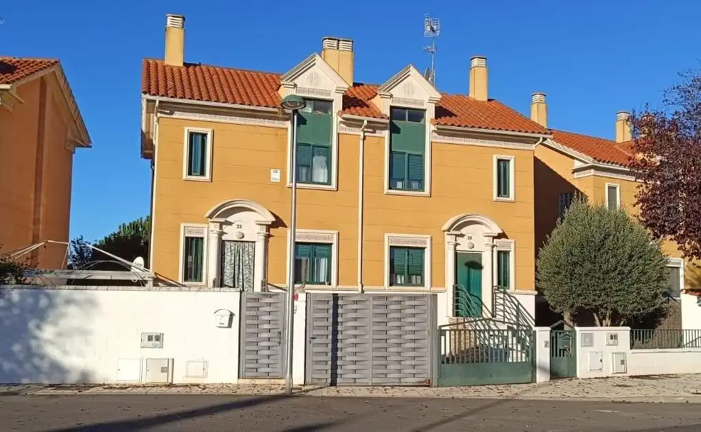 Exterior view of Detached homes for sale in Zamora Capital   with Air Conditioner, Heating and Private garden
