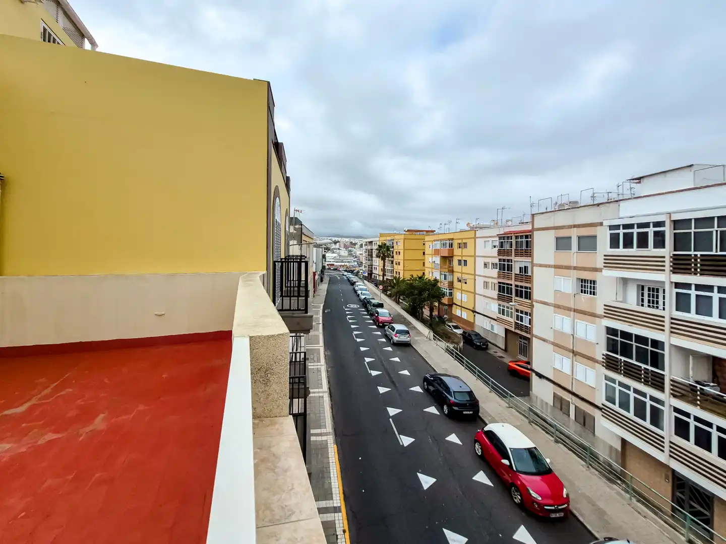 Vista exterior de Casa adosada en venda en Las Palmas de Gran Canaria amb Terrassa, Traster i Balcó
