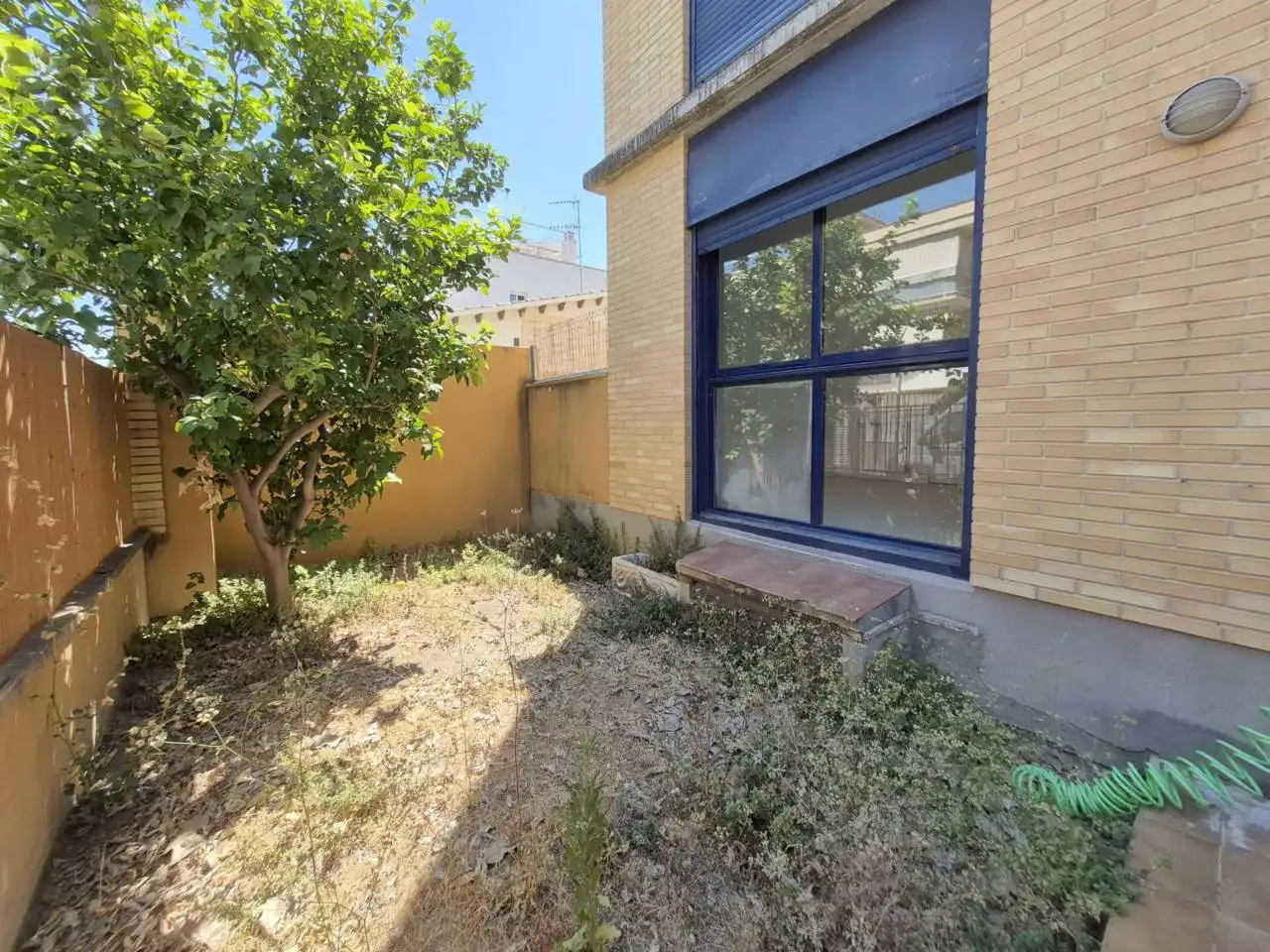 Vista exterior de Pis en venda en Cubelles amb Calefacció, Jardí privat i Traster