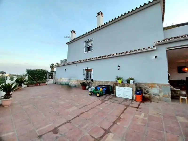 Vista exterior de Finca rústica en venda en Estepona amb Jardí privat, Terrassa i Traster